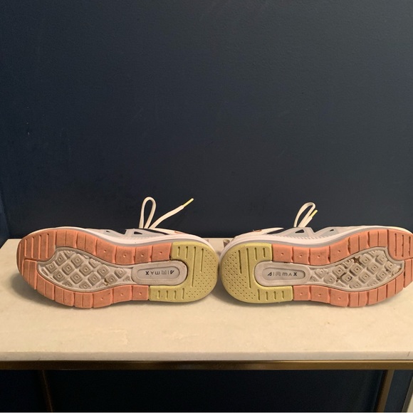 Nike Air Max Shoes - Picture 2 of 8